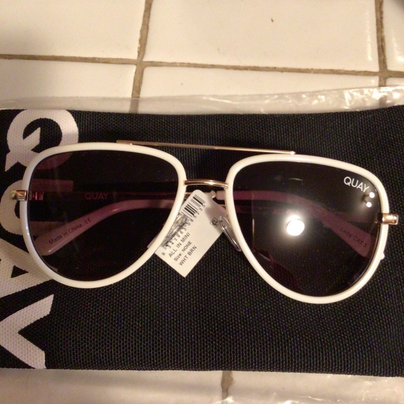 NEW! Rare Quay all in mini white aviators
